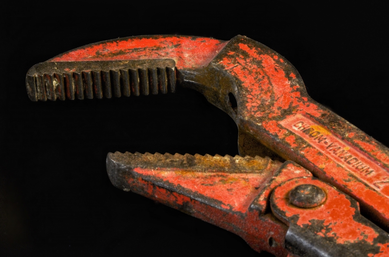 plombier-CAP D AIL-min_pipe-wrench-318084